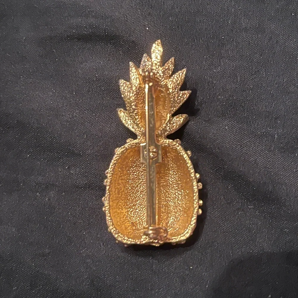 Vintage Gold Tone Textured Pineapple Brooch